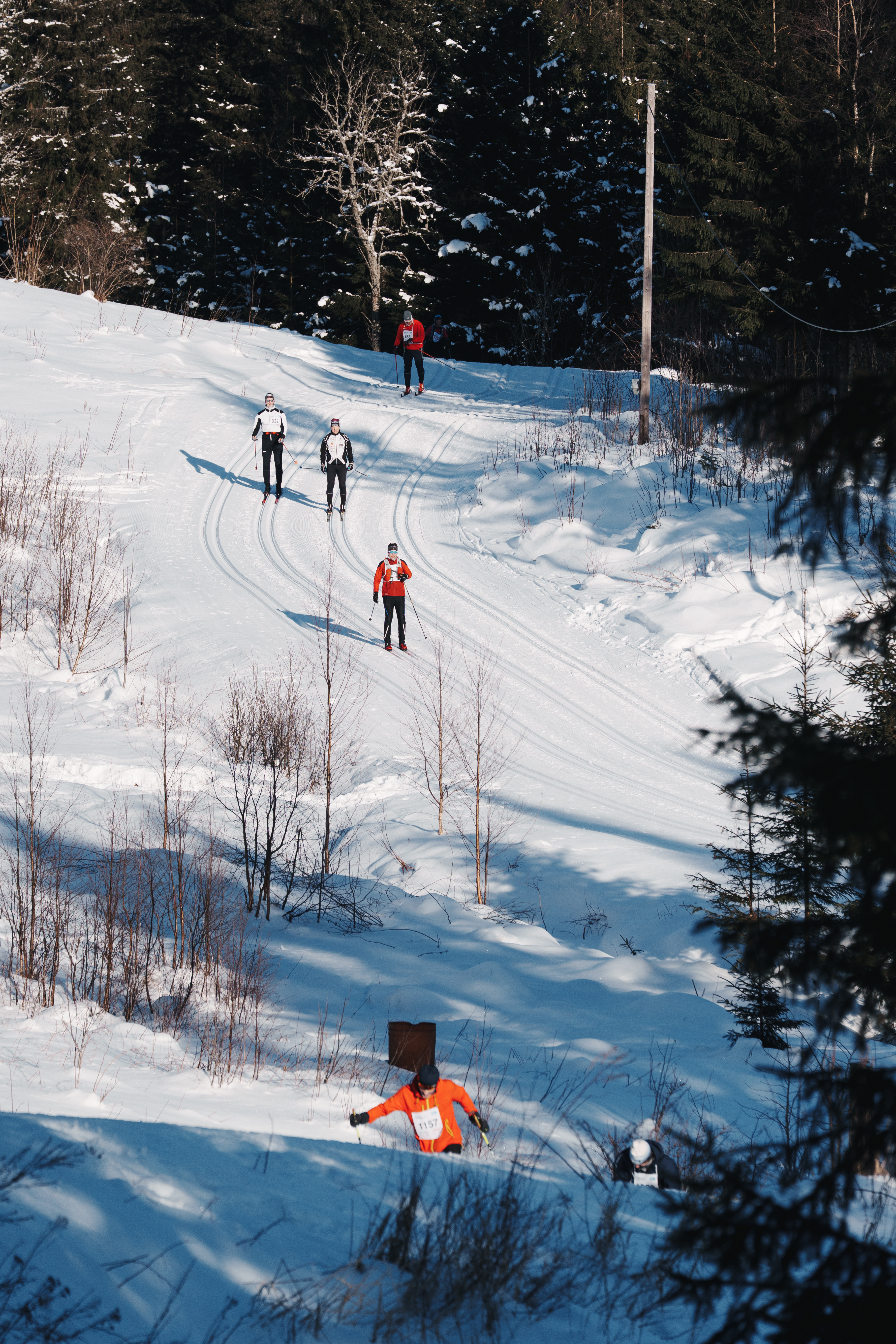 Skiløper i utforkjøring