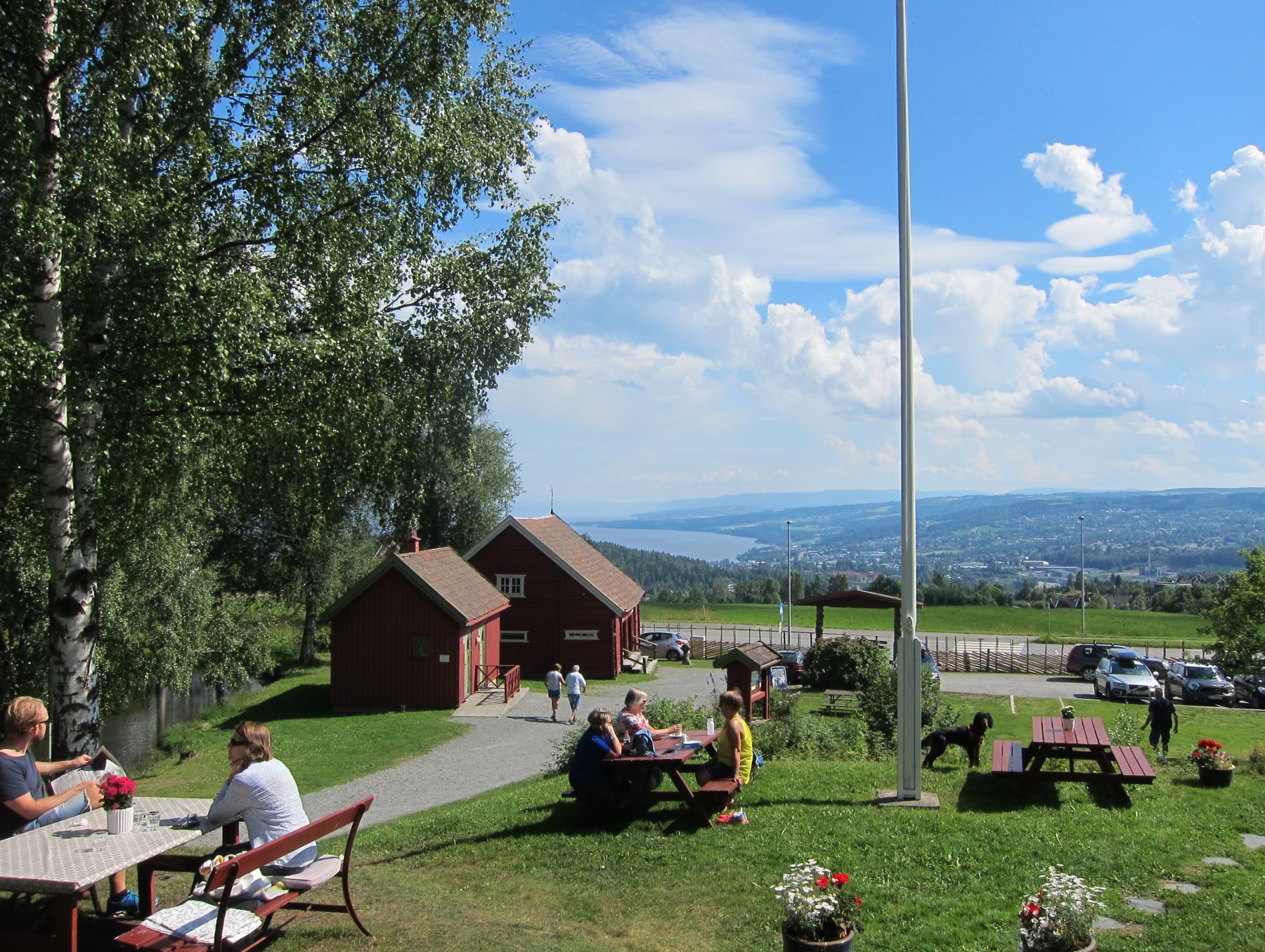 "Søndag på Eiktunet - på """"Gjøviks tak"""""