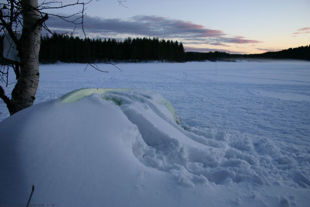 Båt i snø ved Rottungen