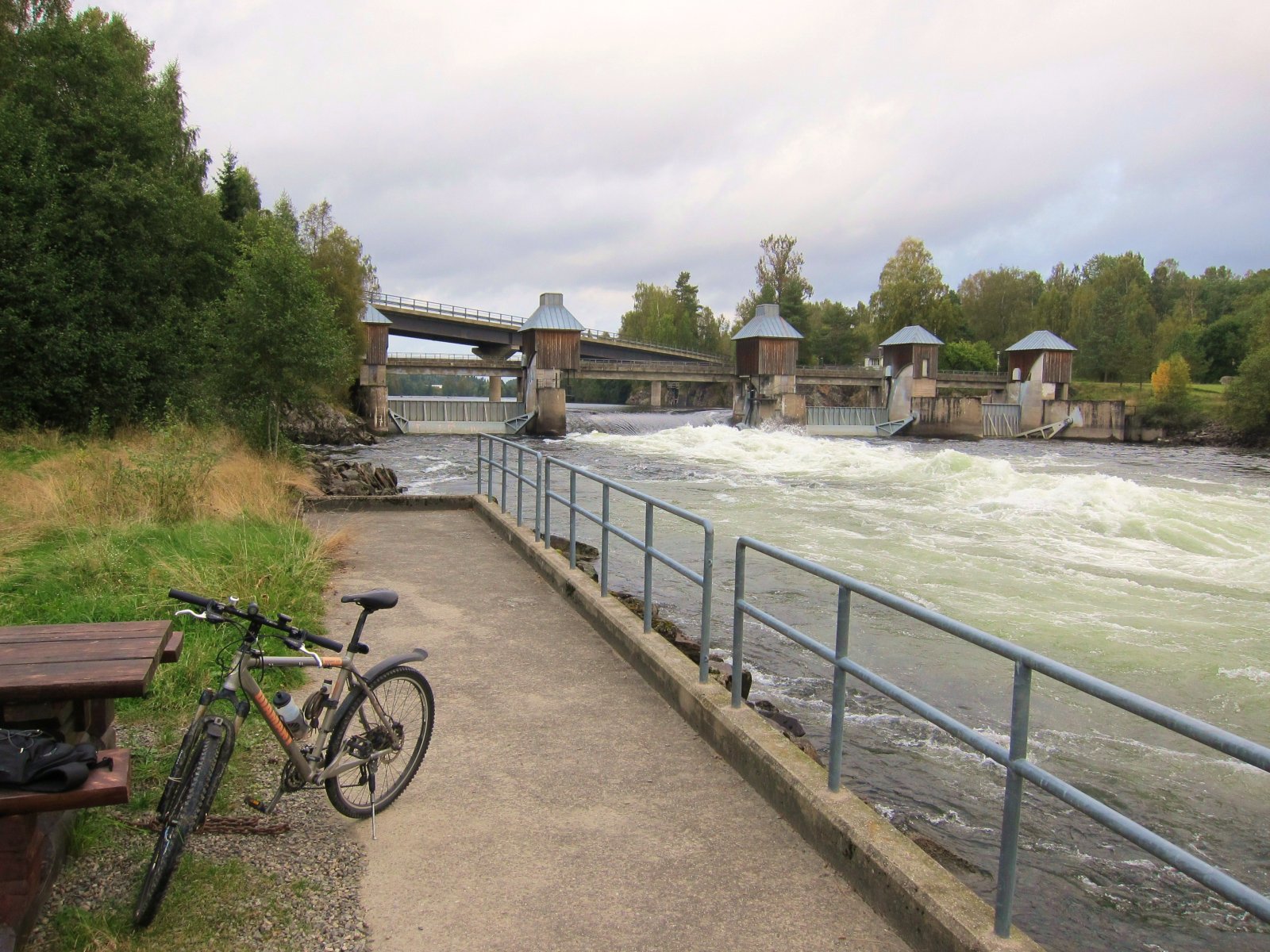 Brusende rast ved Svanfossen