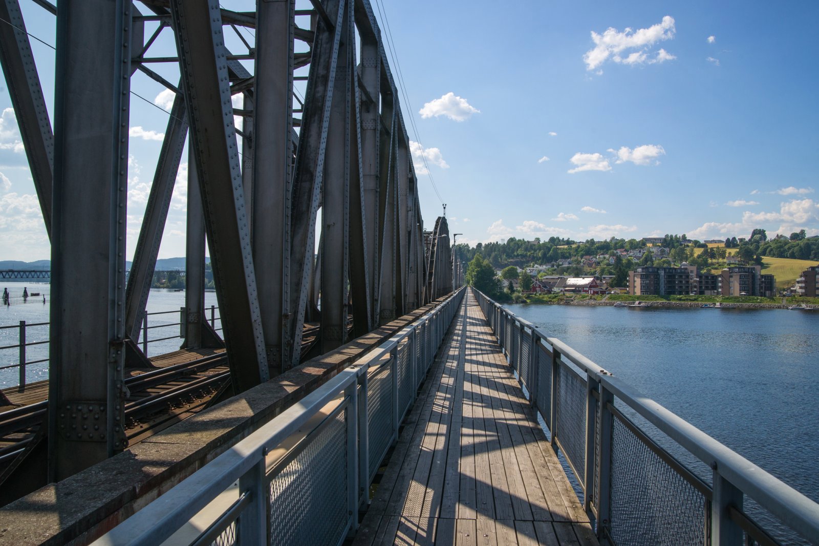 Delte baner over Glomma