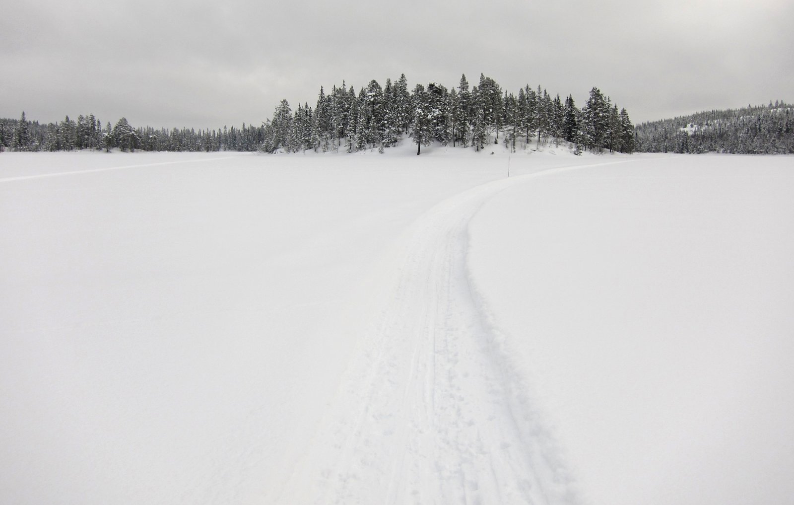 Fargeløst, stille og fint ved Råbjørn