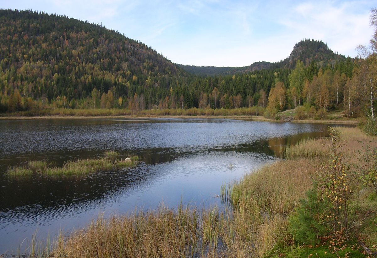 Fin høstdag ved Nordre Lysedam