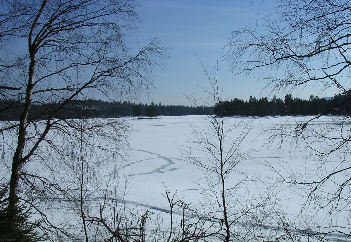Fjellsjøen i aprilsol