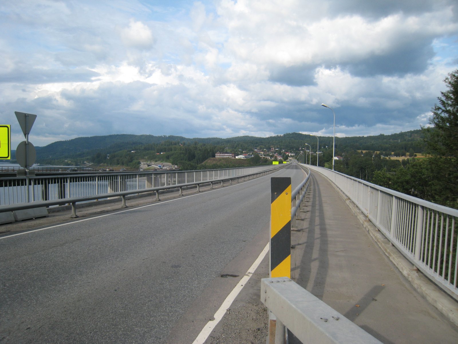 Fredelig på Gamle Minnesundbrua