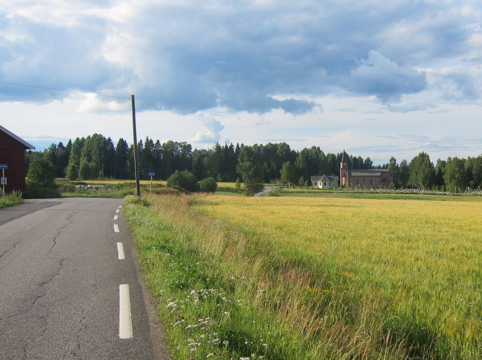 Gjennom kulturlandskap ved Furuset kirke