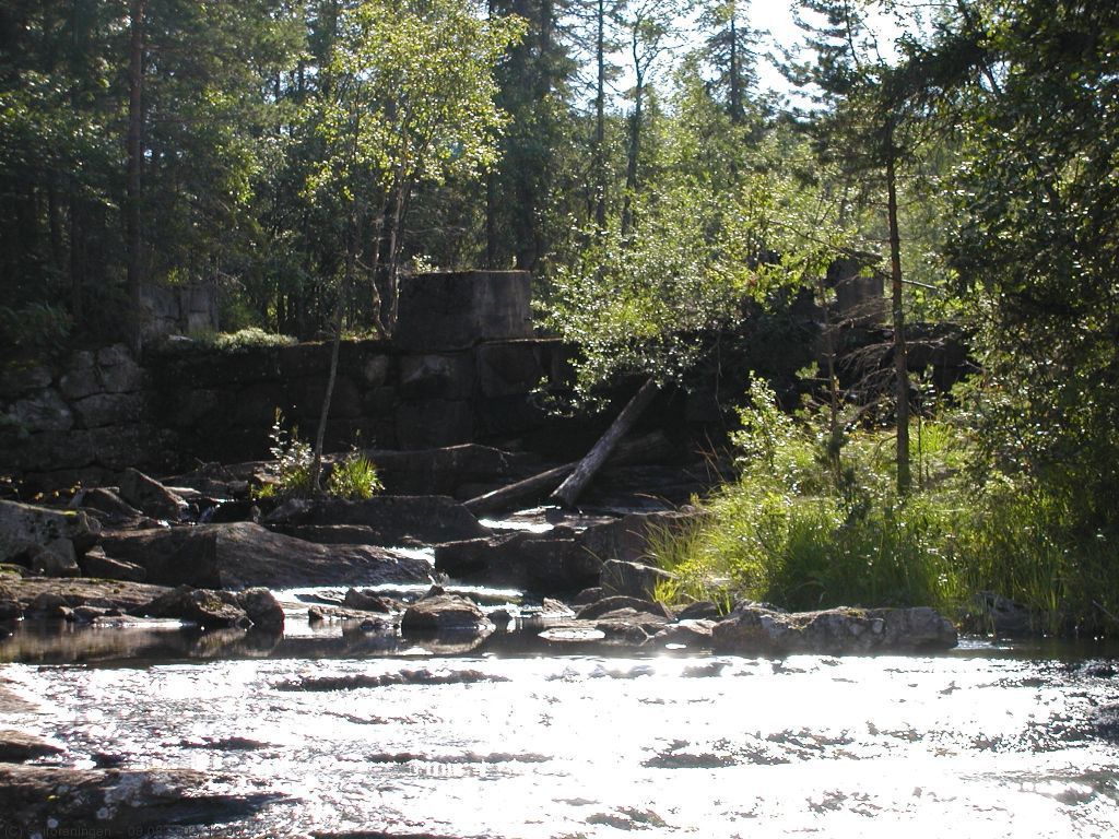 Gjerdingselva med Muttabrodammen i bakgrunnen