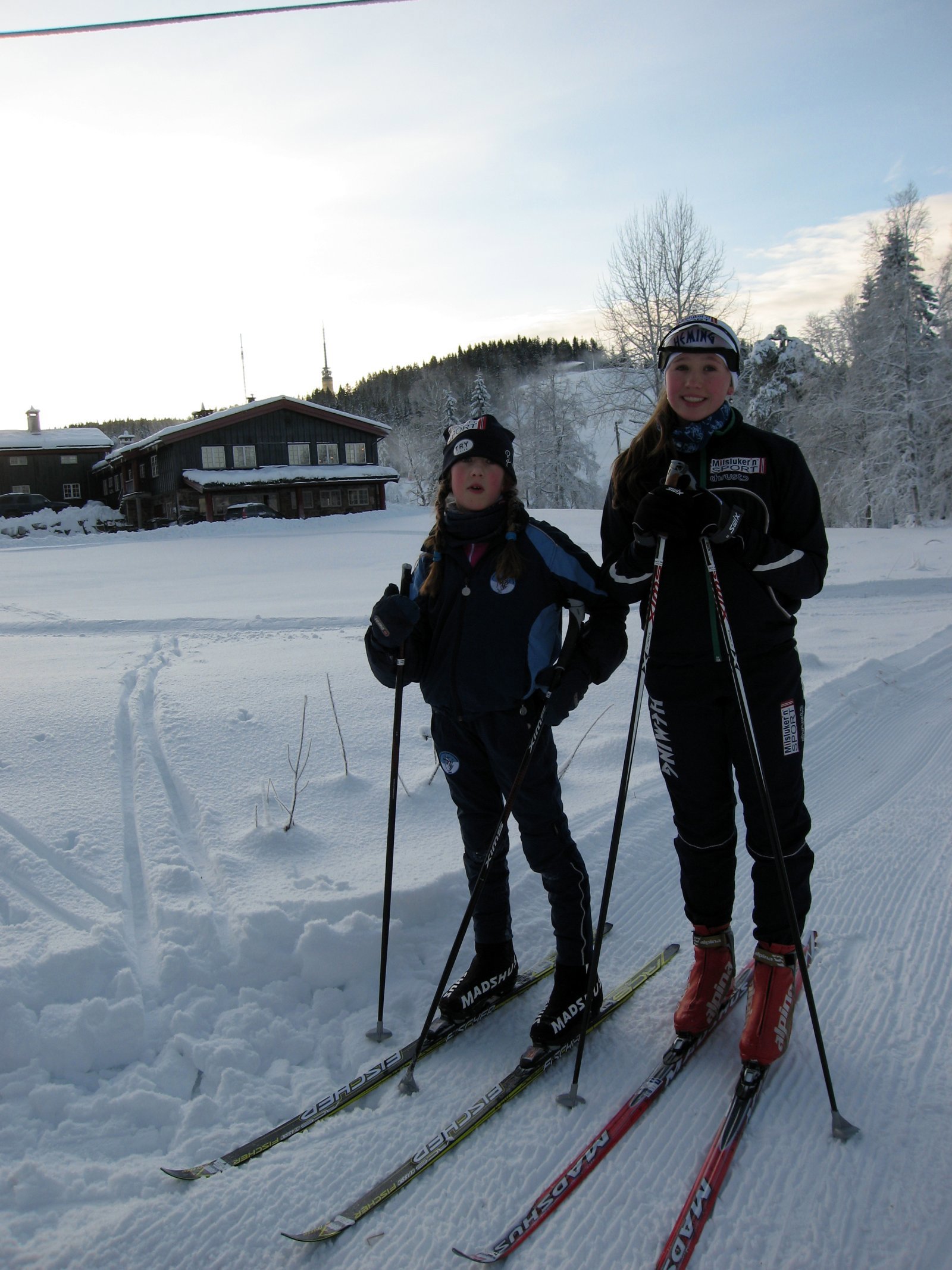 Glade skijenter ved Tryvannstua