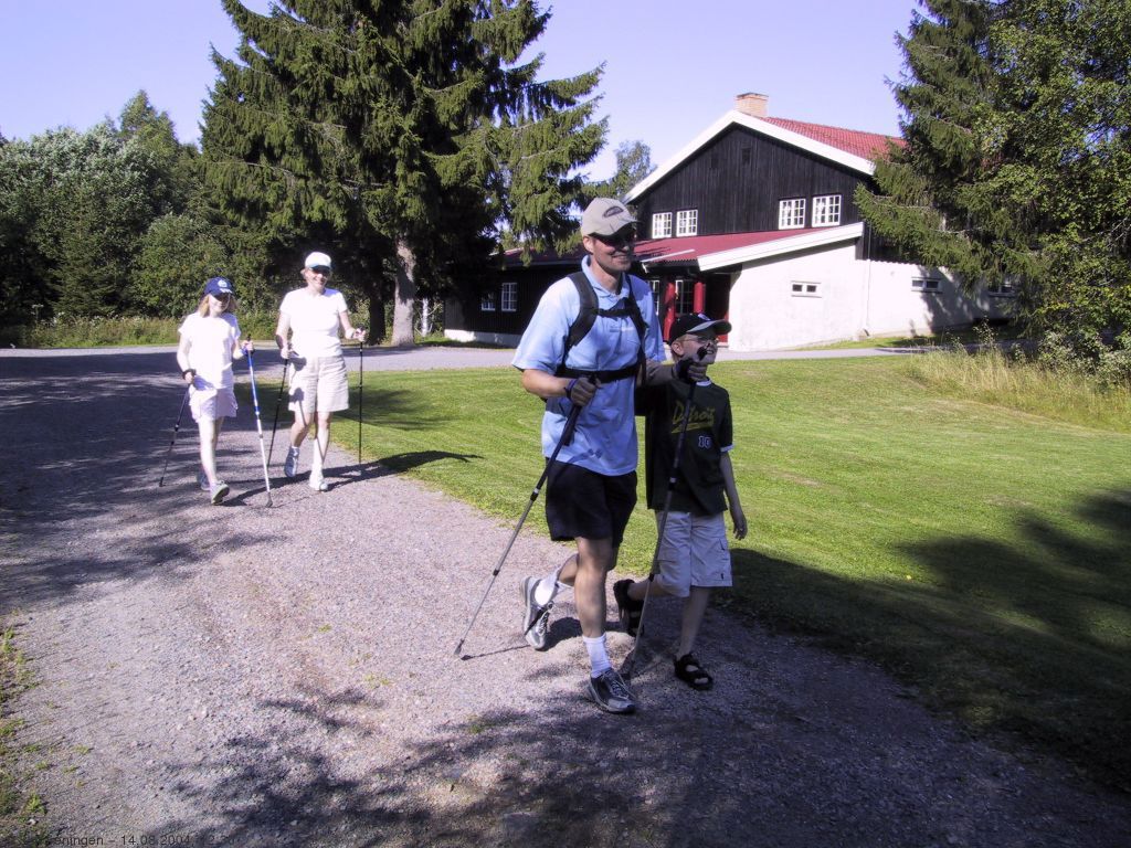 I friskt trav forbi Mariholtet