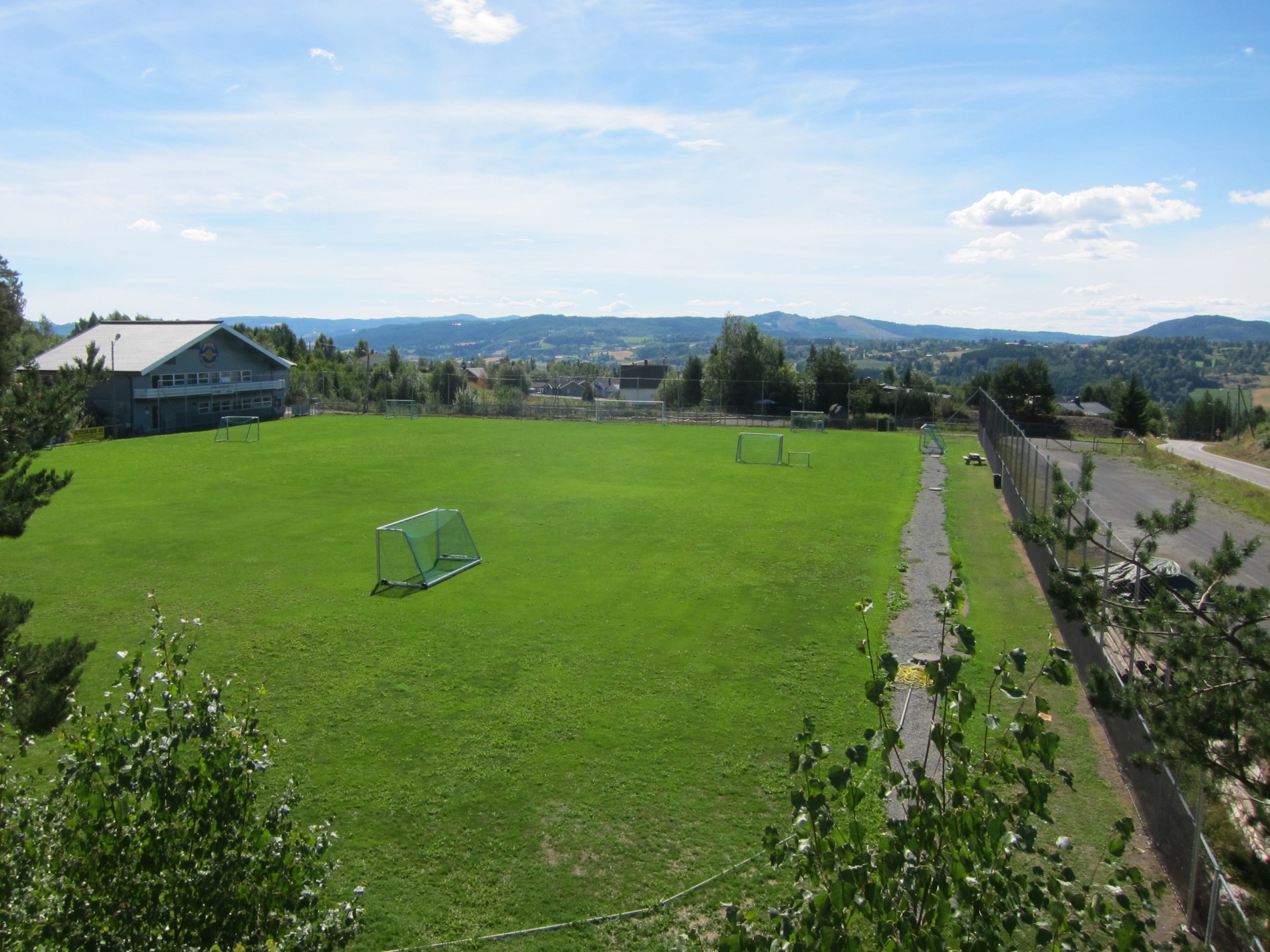Idrettsanlegg med utsikt
