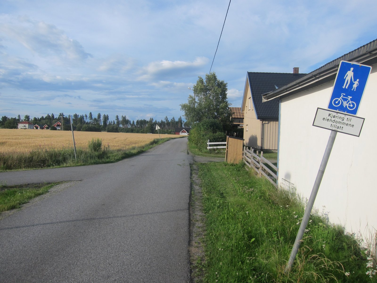 Inn på Gamle Algarheimsveg