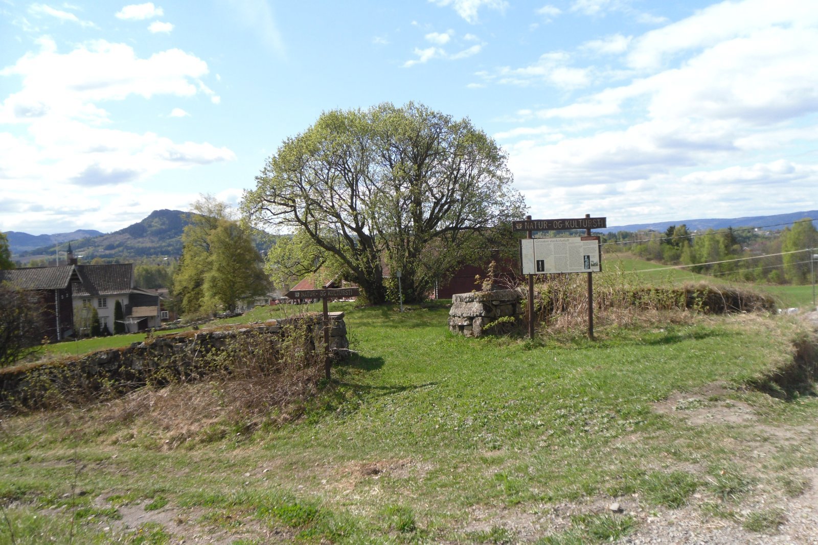 Kirkeruinene ved Grinaker