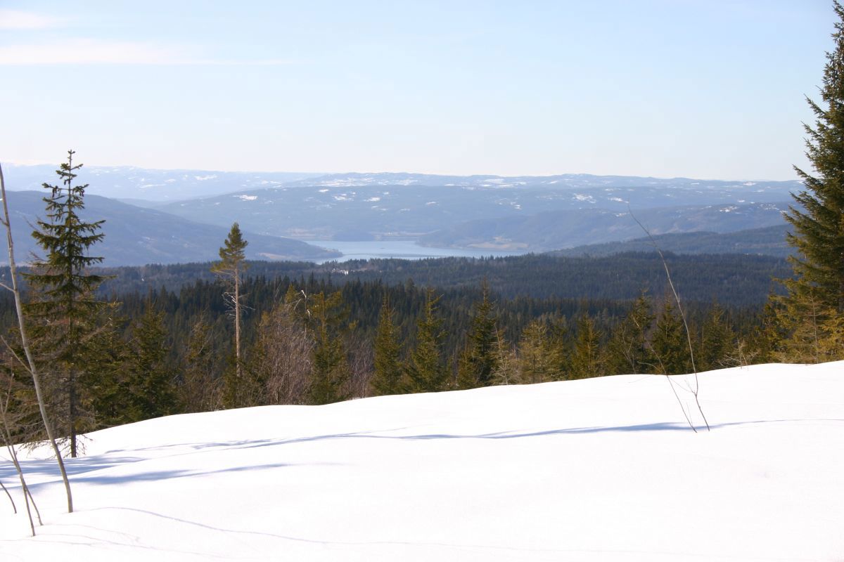 Langt der nede: Randsfjorden
