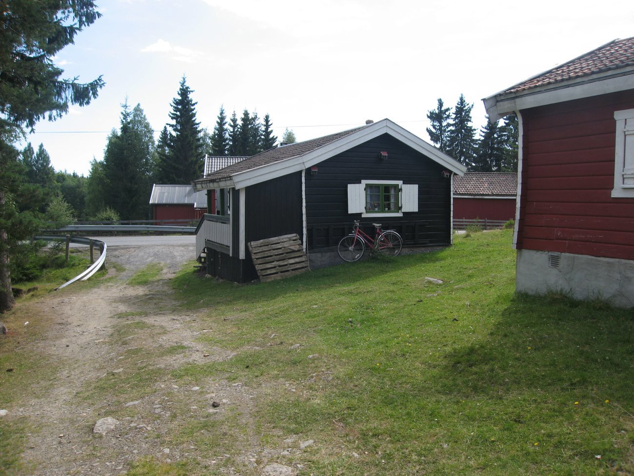 Litt av den gamle hyttebebyggelsen ved Skjerva