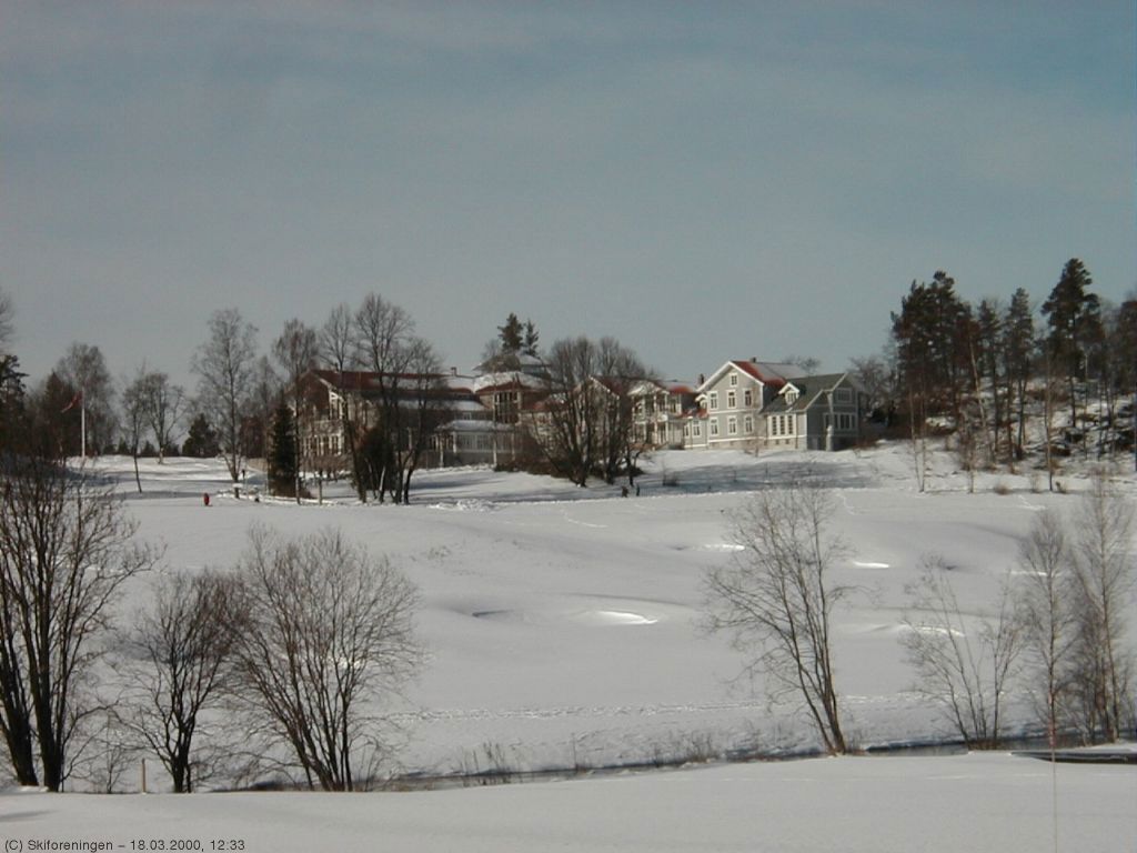 Losby gods i vinterdrakt