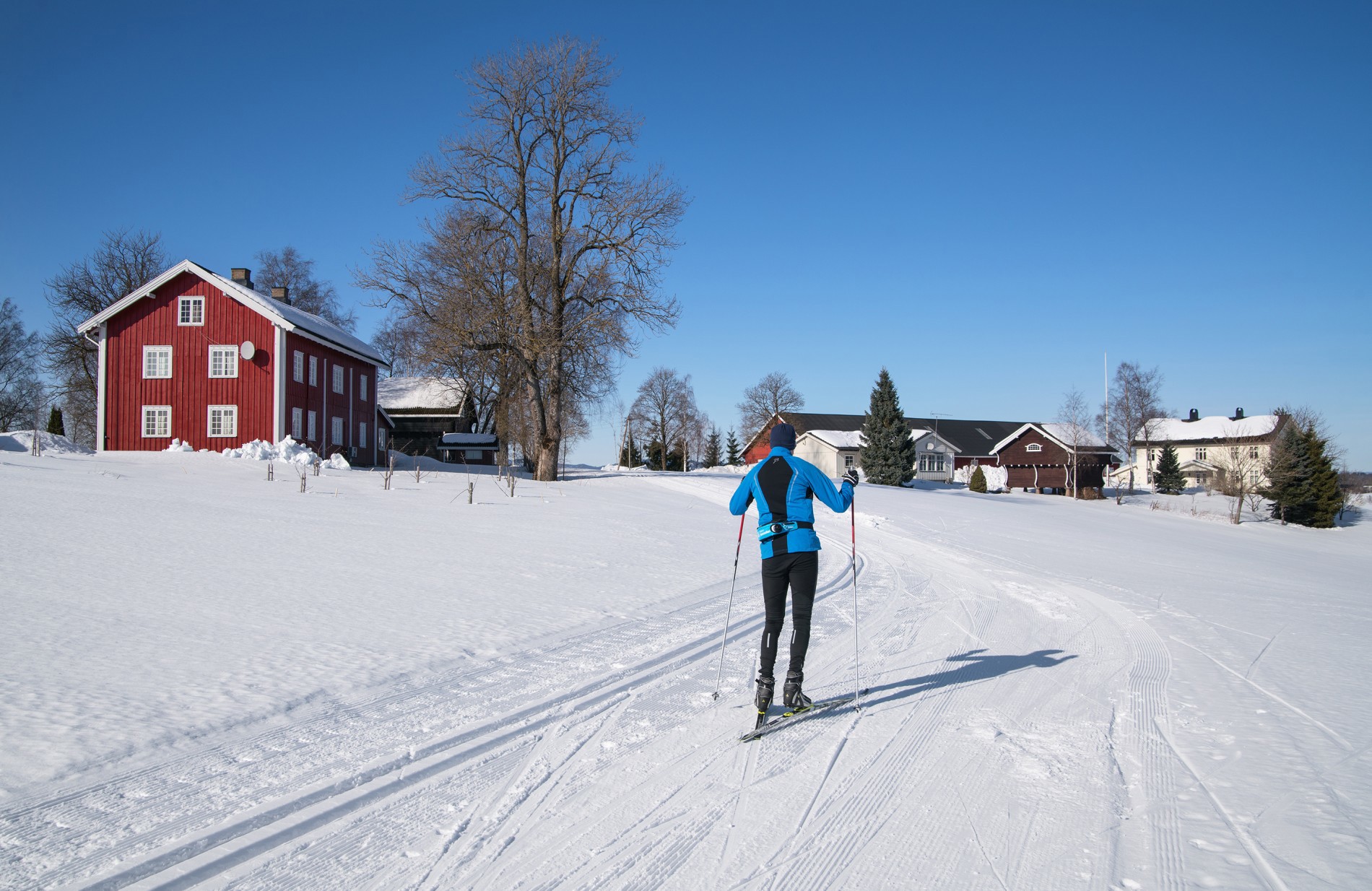 Løype gjennom gårdstunet