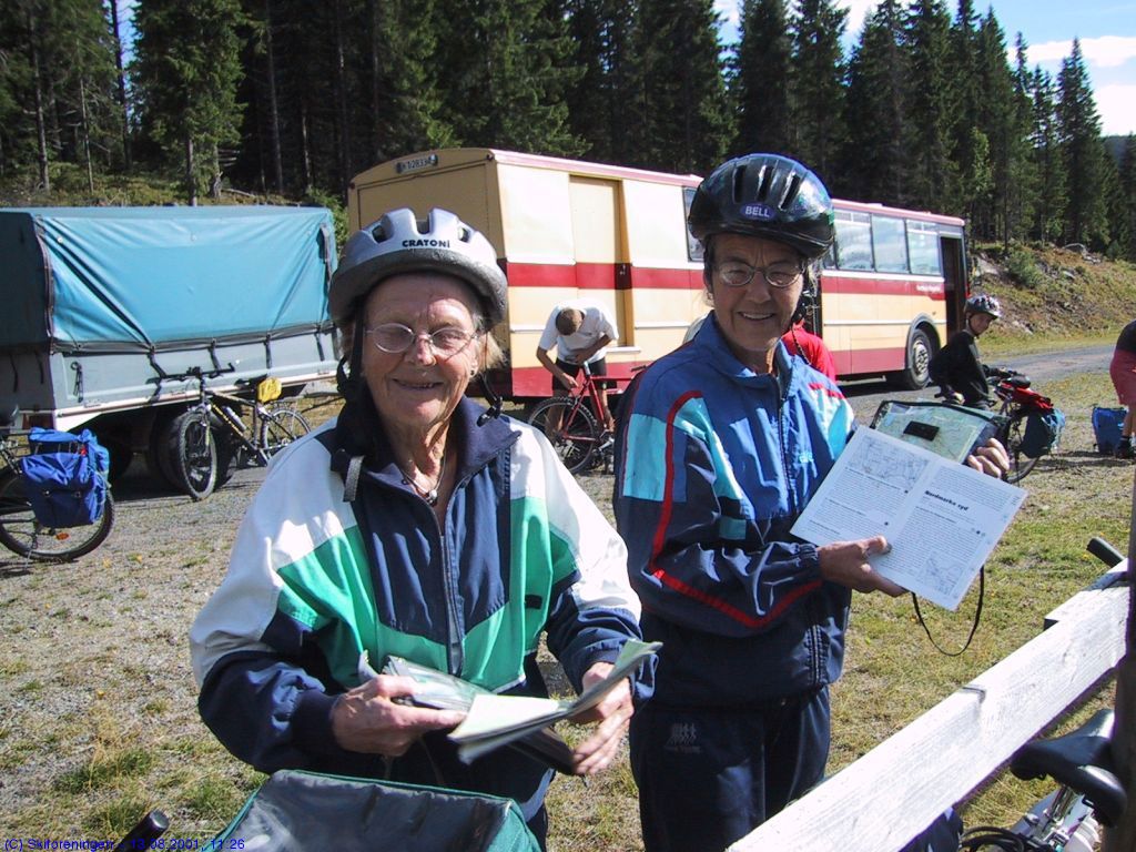 Med sykkelbuss til Tverrsjøen på jakt etter kjentmannsposter