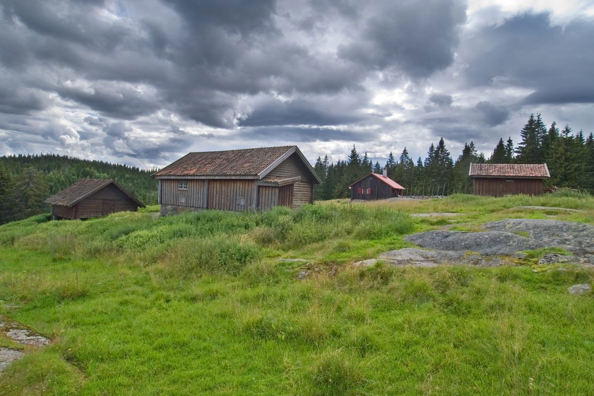 Mørk himmel over Retthellseter