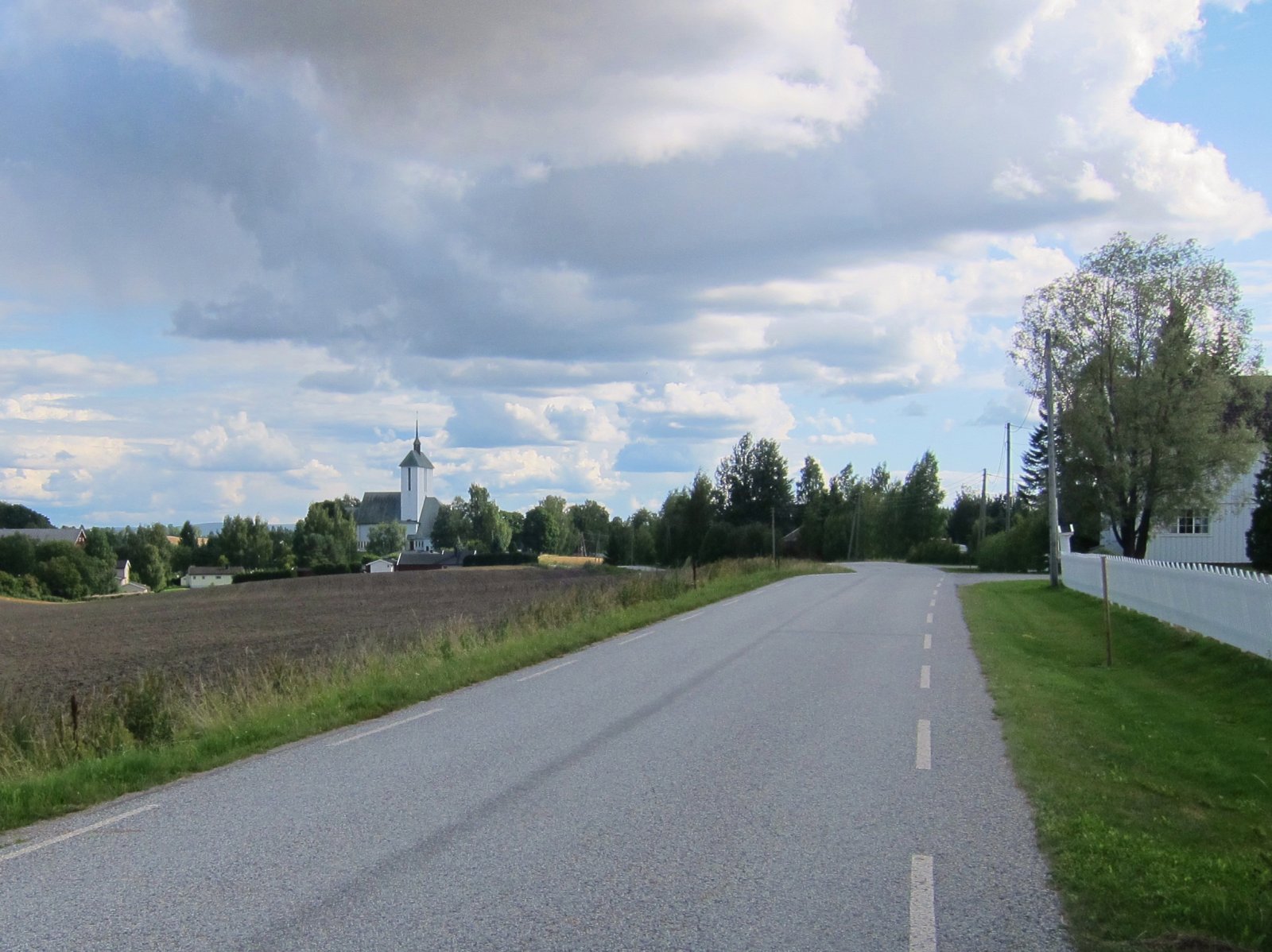 Mot Ullensaker kirke