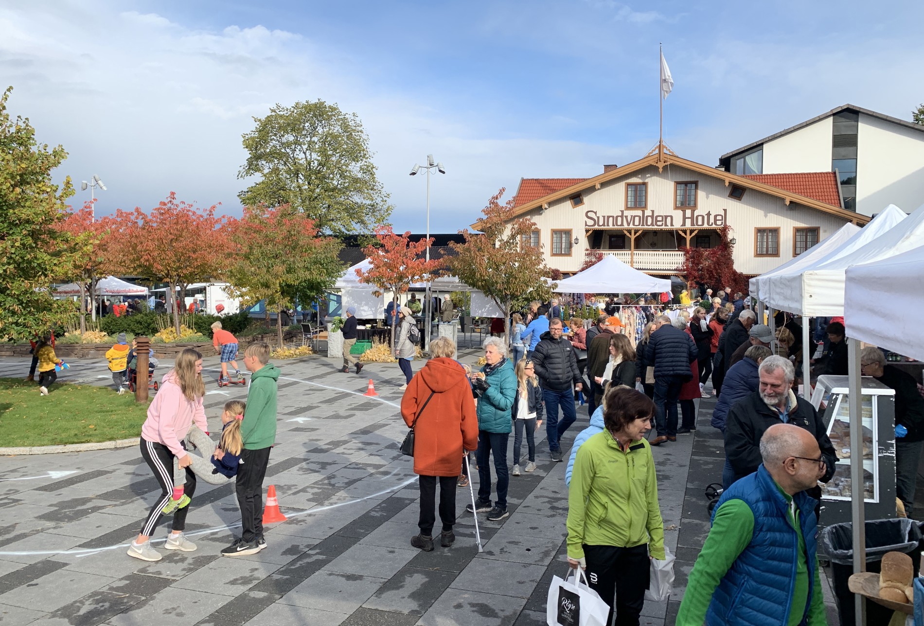 Mye folk på Bygdesmak på Sundvolden Hotel