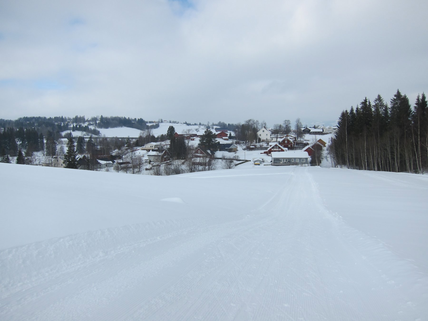 Ned bakken mot Kalvsjø