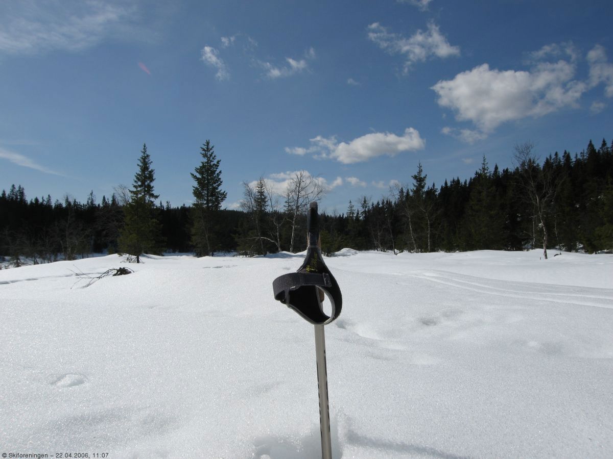 Nok snø på Langtjernbrenna 22. april ...