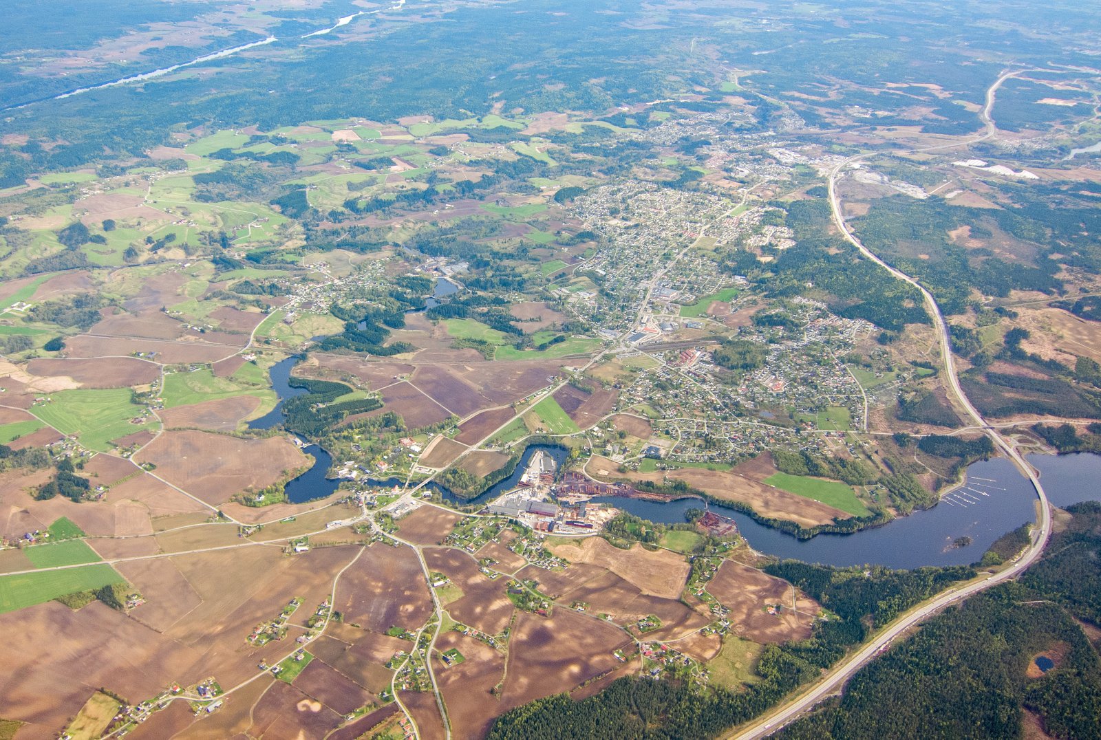 På vingene over historisk grunn