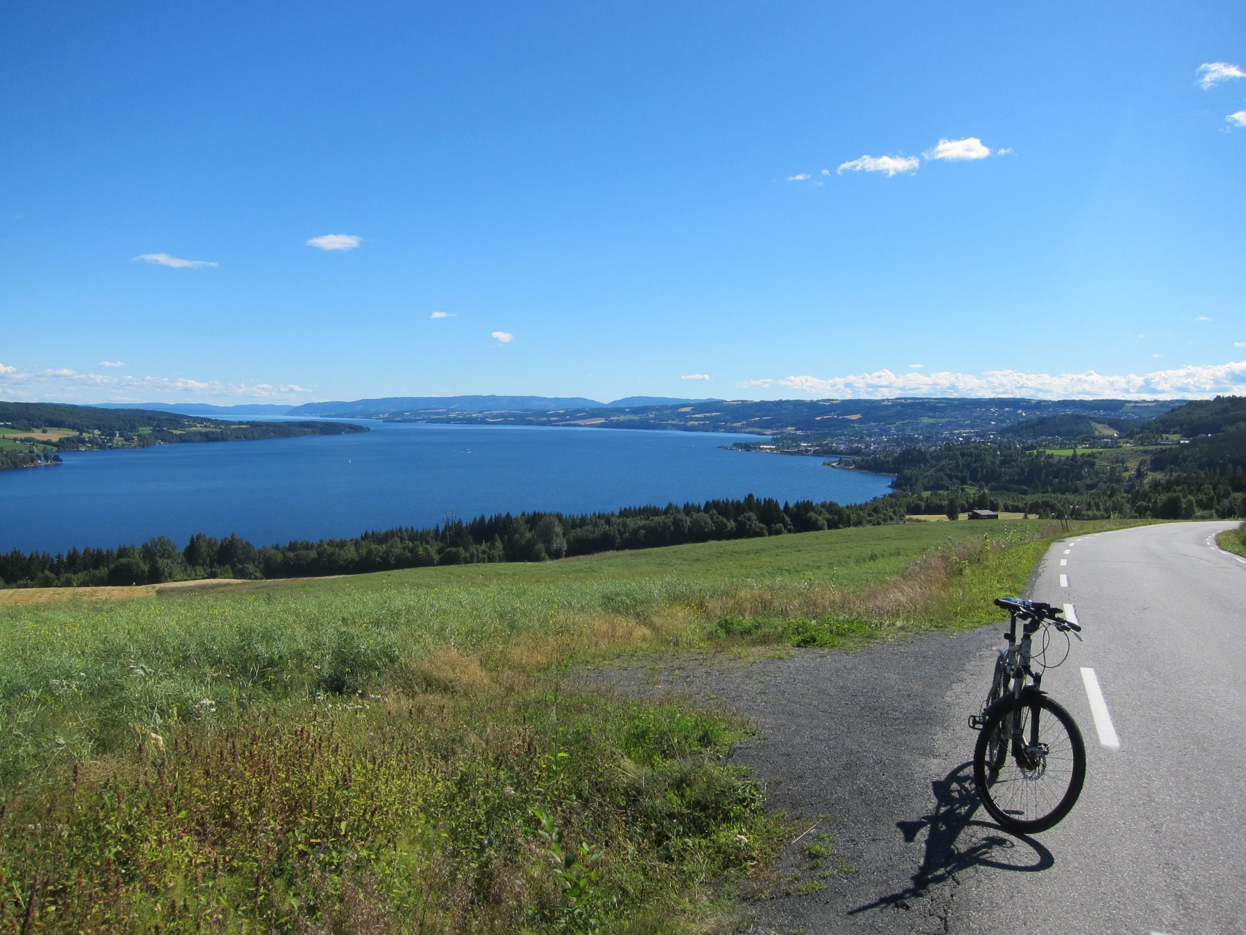 Panoramautsikt mot Gjøvik og Mjøsa