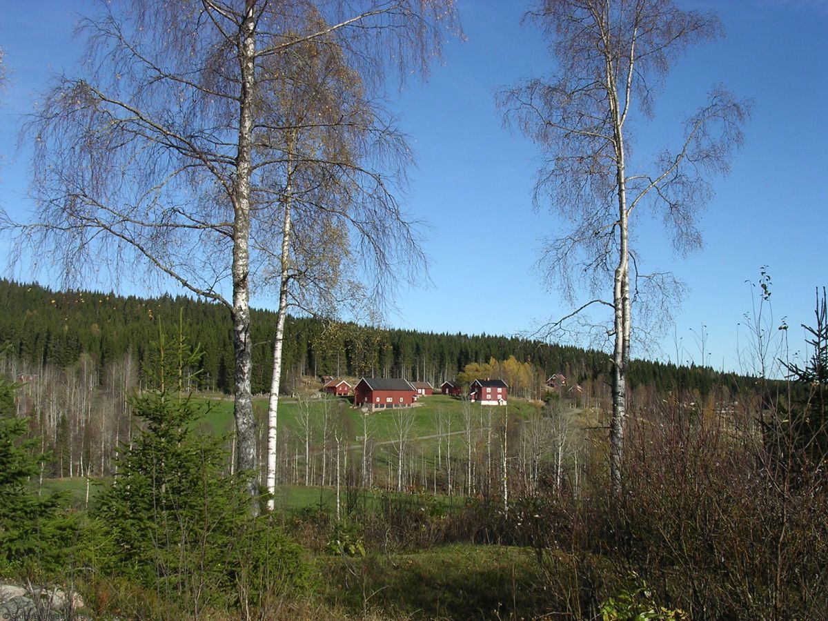 Sandungen gård i høstlig ramme
