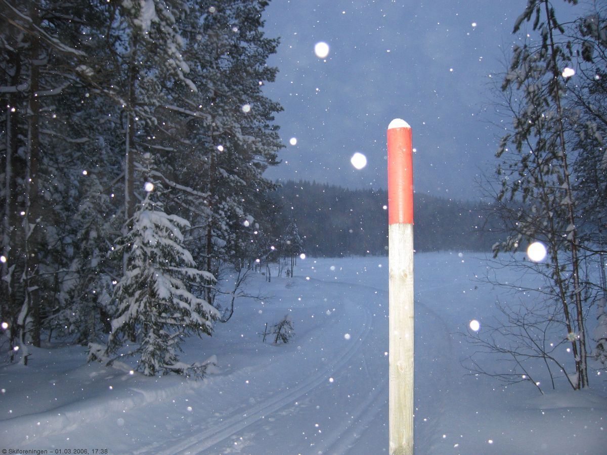 Snøbyger over Vestre Aurtjern