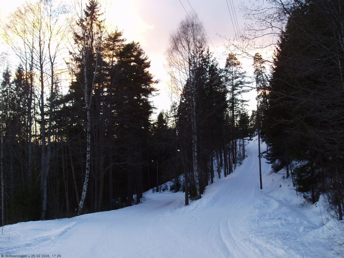 Solnedgang ved Sleppa, men lysløypen er tent