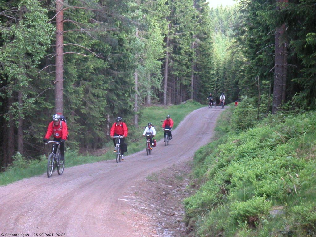 Sommerkveldsykkeltur 04: Ikke langt igjen til hovedrasten ved Gørja.