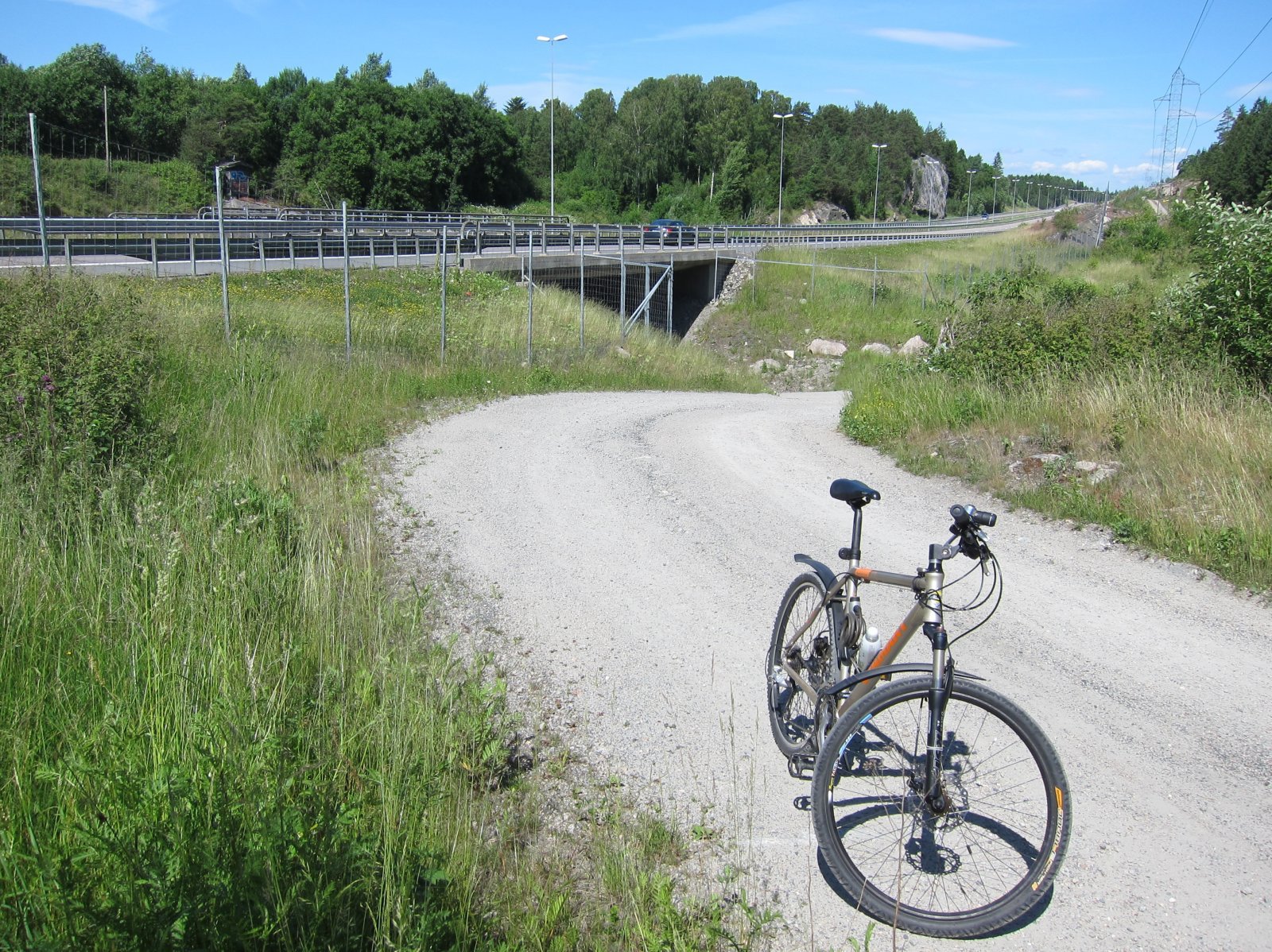 Sørover fra Kambo på grus