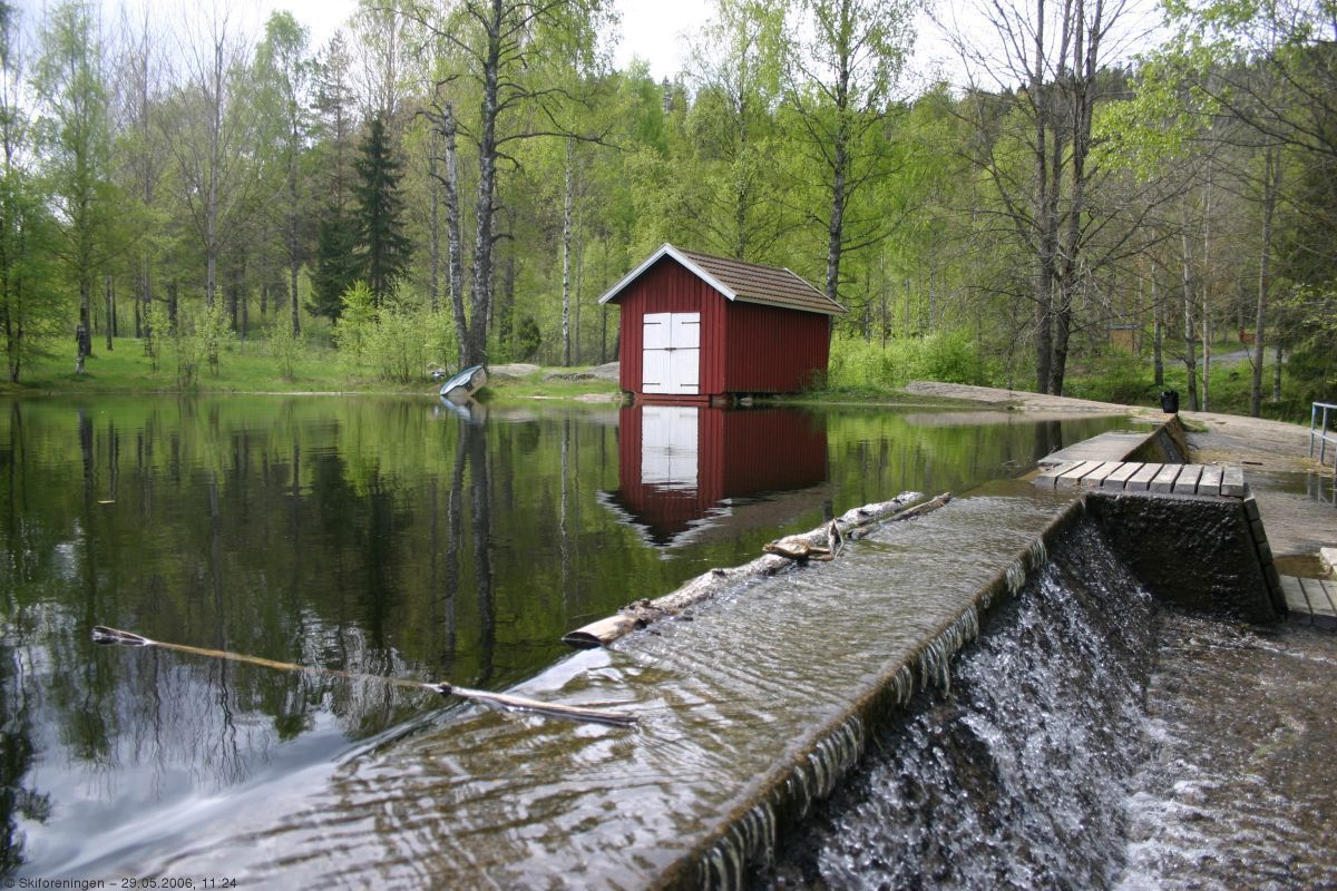 Speilblank dag ved Fløyta