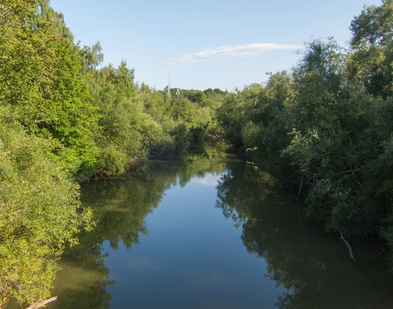 Stille flyt forbi Leirsund