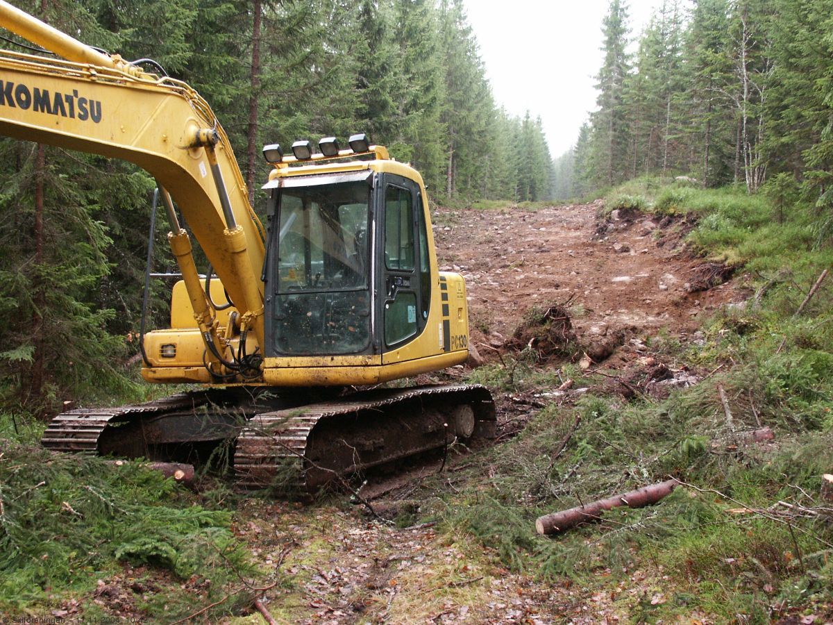 Utbedring av trase høsten 2004.