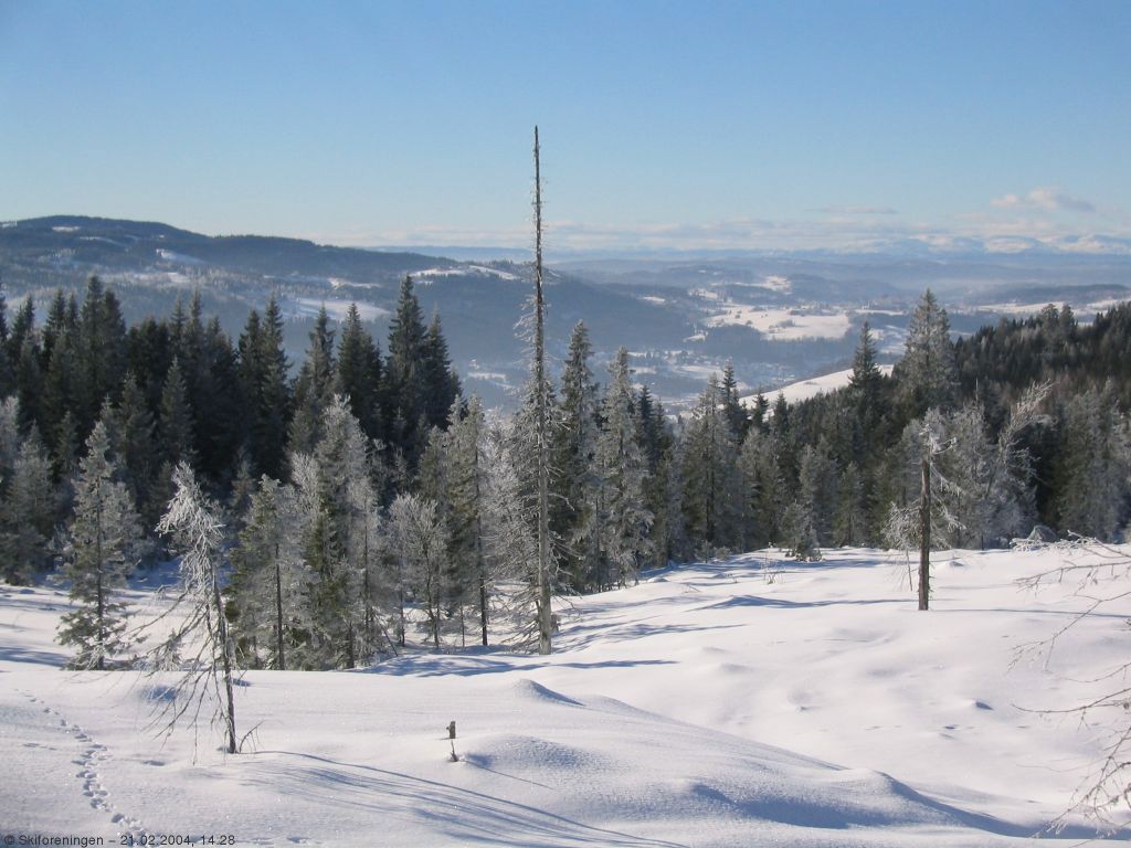 Utsikt mot Lunner og Norefjell fra løypa mellom Koperud og Bruvoll