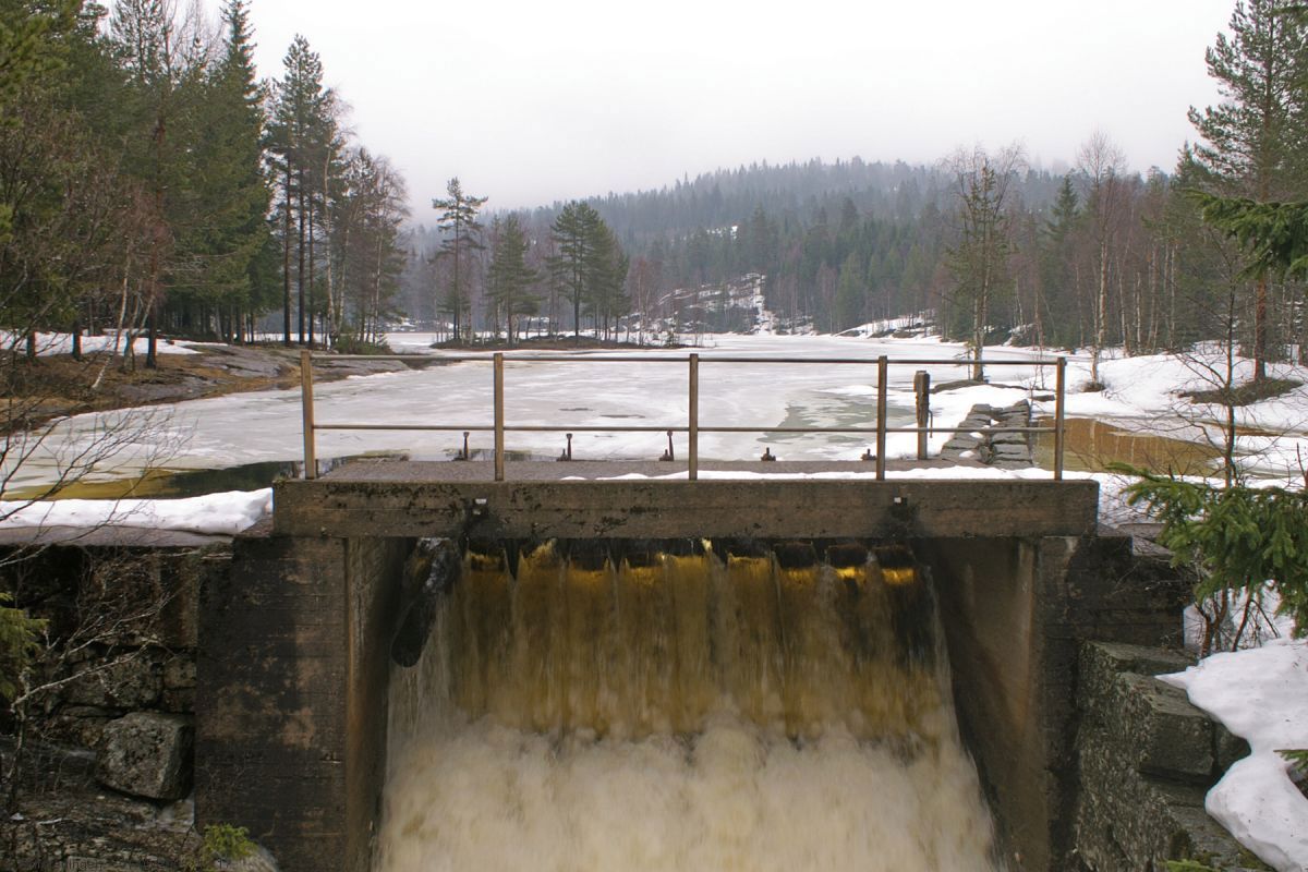 Vårlige strøminger ved Midtre Lysedam